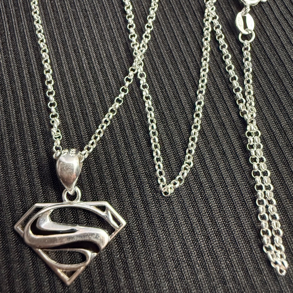 Superman neklace 18"